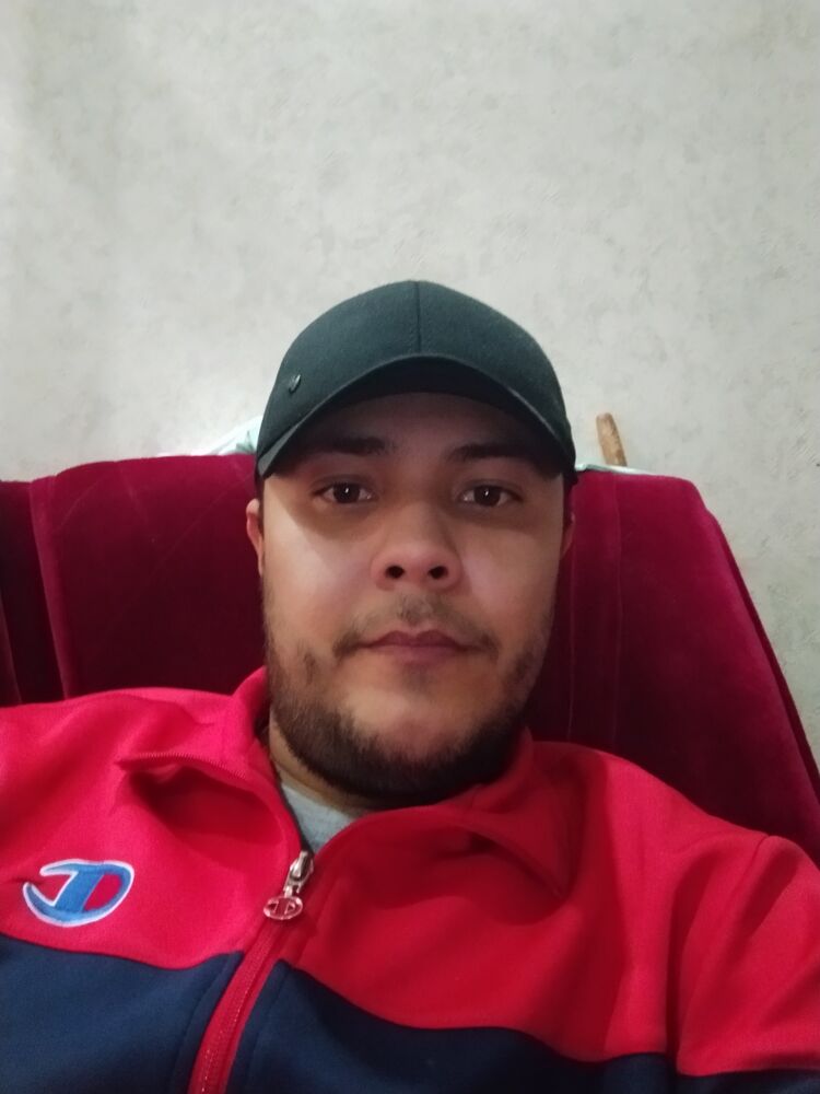  25678928  Firdavs, 32 ,    