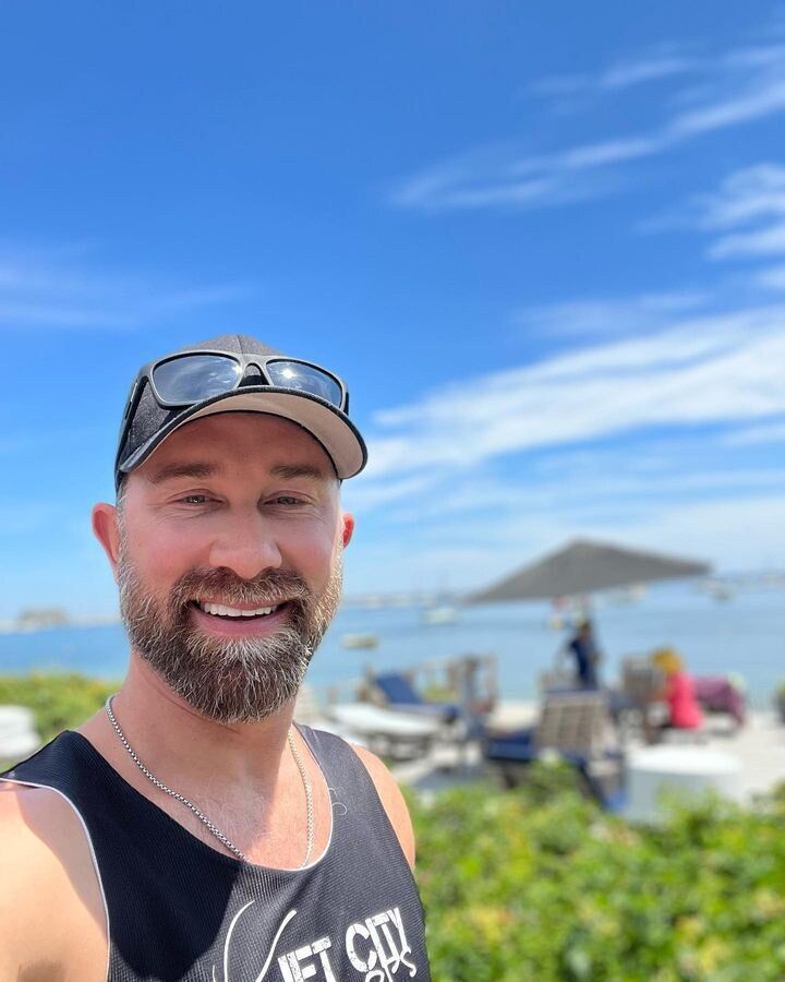  43379568  Jack, 49 ,    