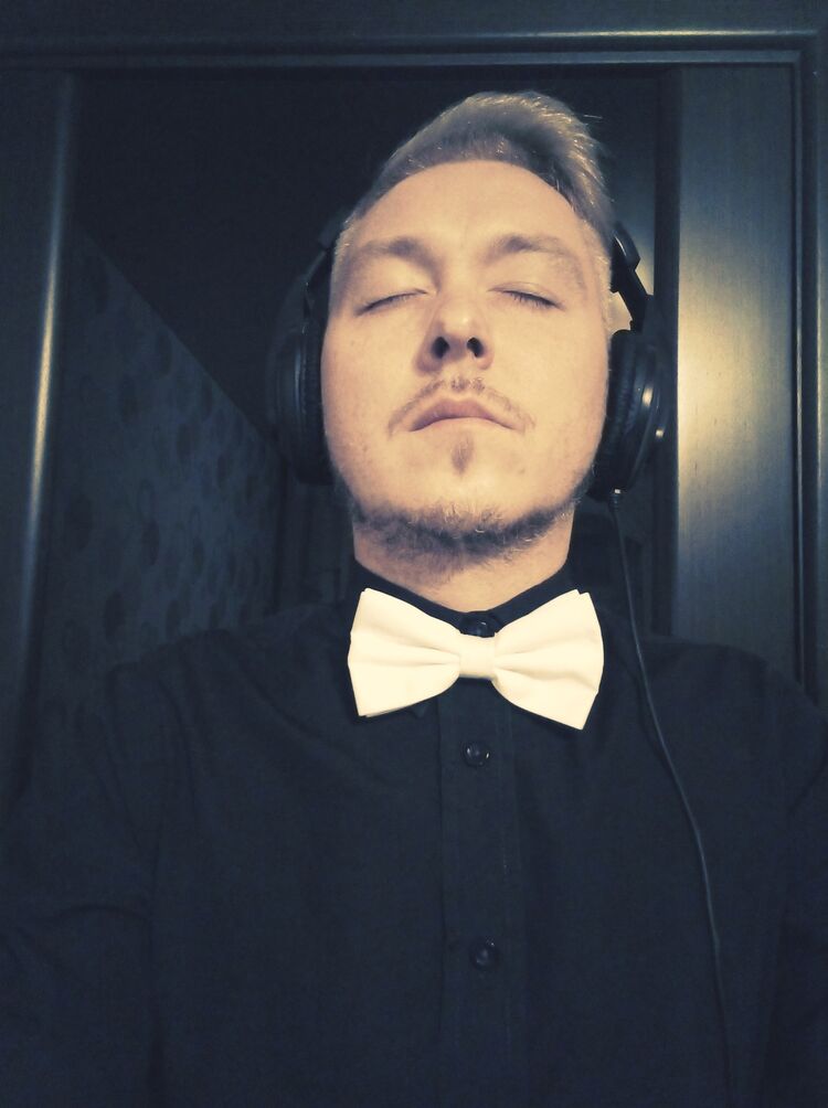  51044358  , 32 ,    