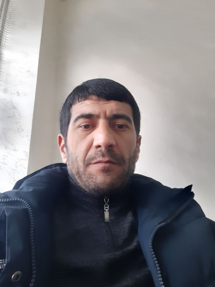  41256118  Artur, 41 ,     