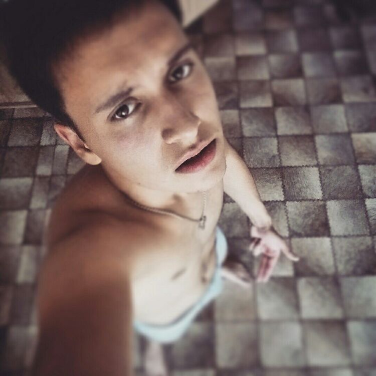  7725978  Zelim, 28 ,    