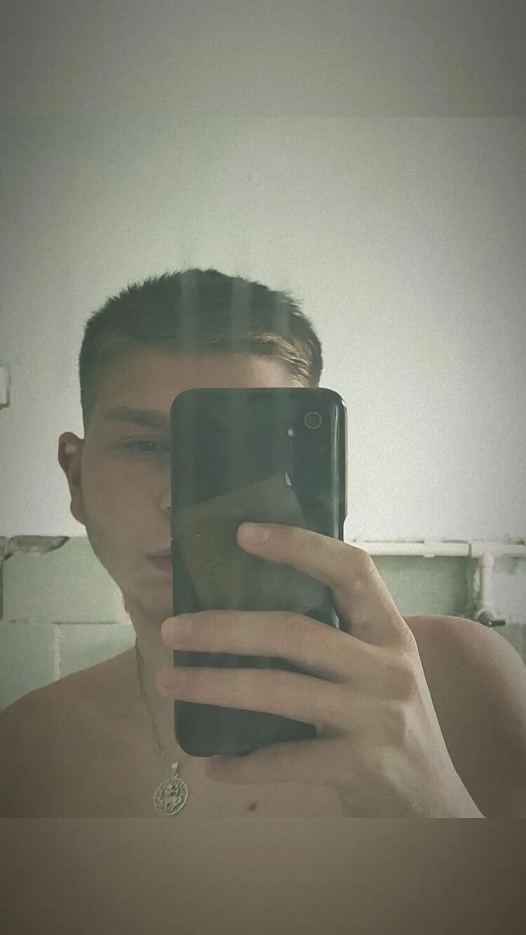  36906598  Vlad, 22 ,    
