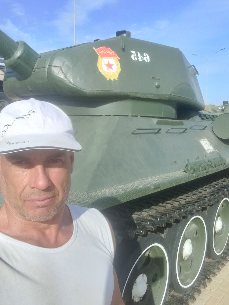  ,   Alex, 51 ,   c 