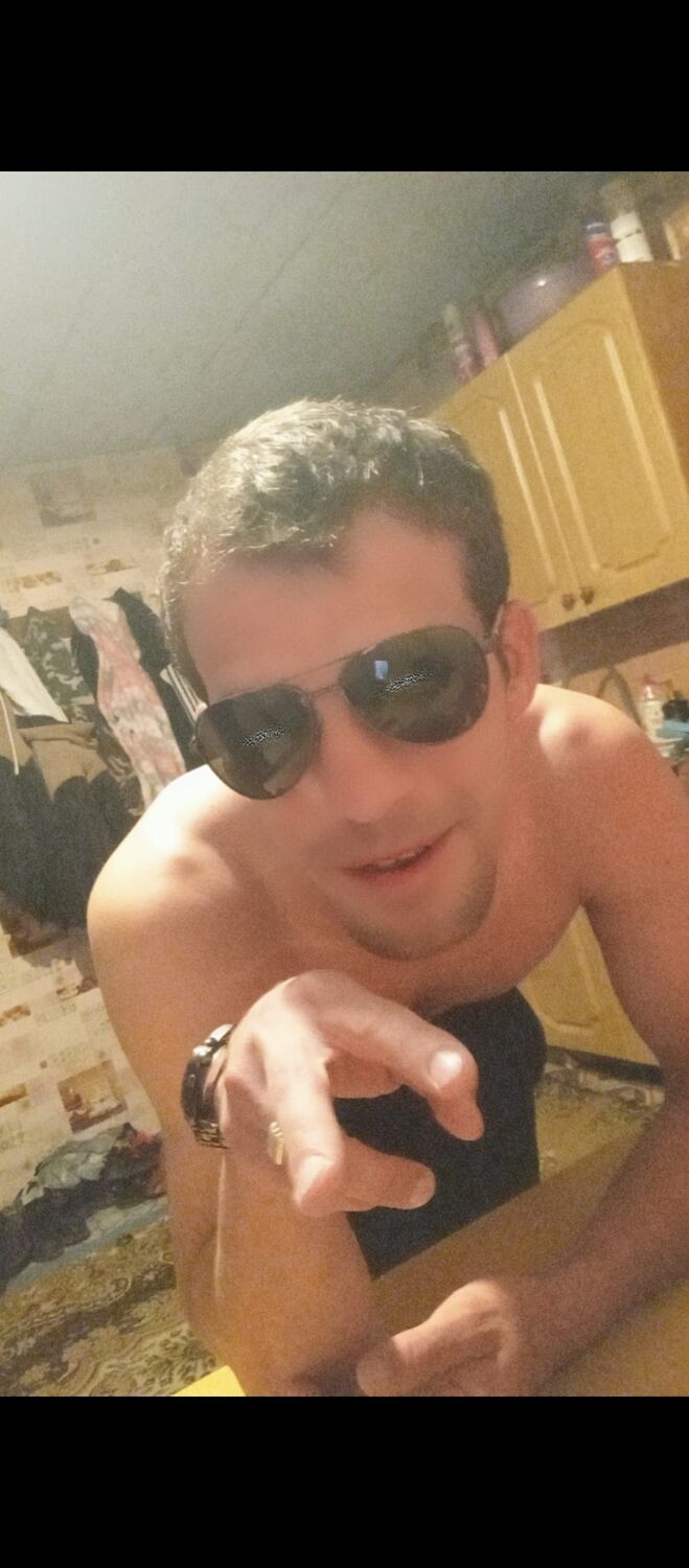  53740918  Aleksei, 31 ,    