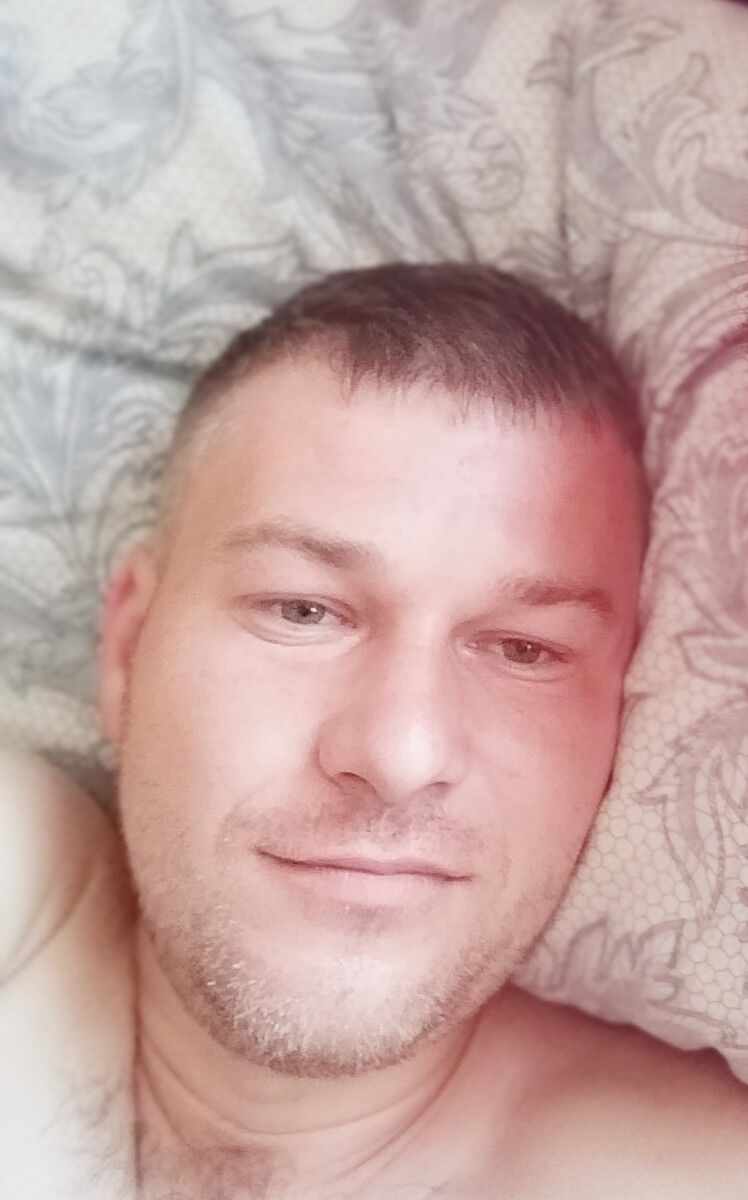  17329678  Alex, 40 ,    