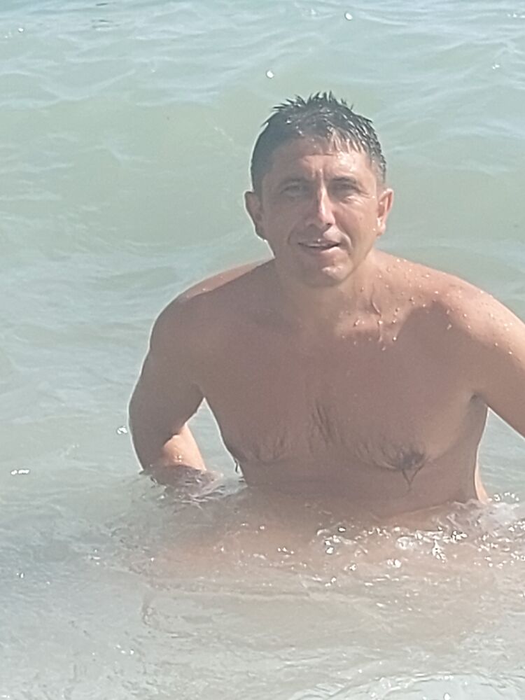  ,   Dejan, 40 ,   ,   , c , 
