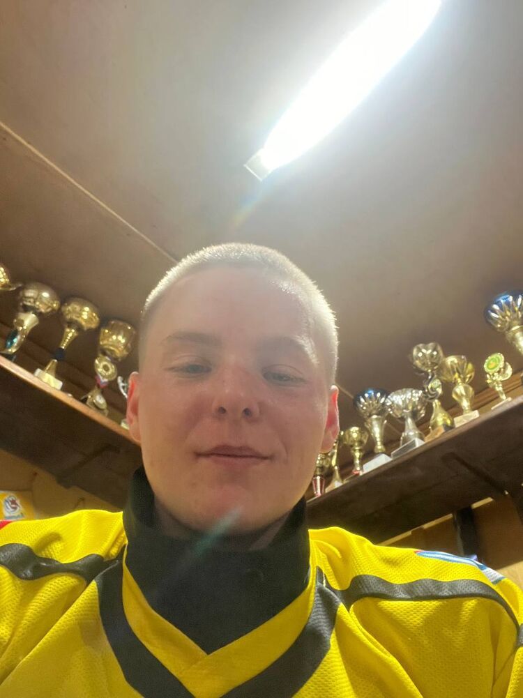  52579258  Konstantin, 19 ,     