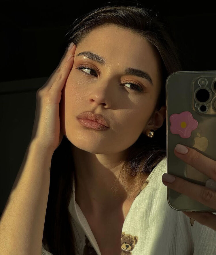  49538658  Mari, 24 ,    