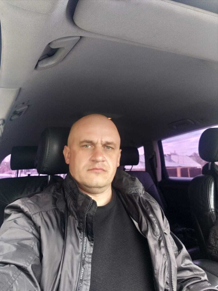  40259878  Sergei, 44 ,    