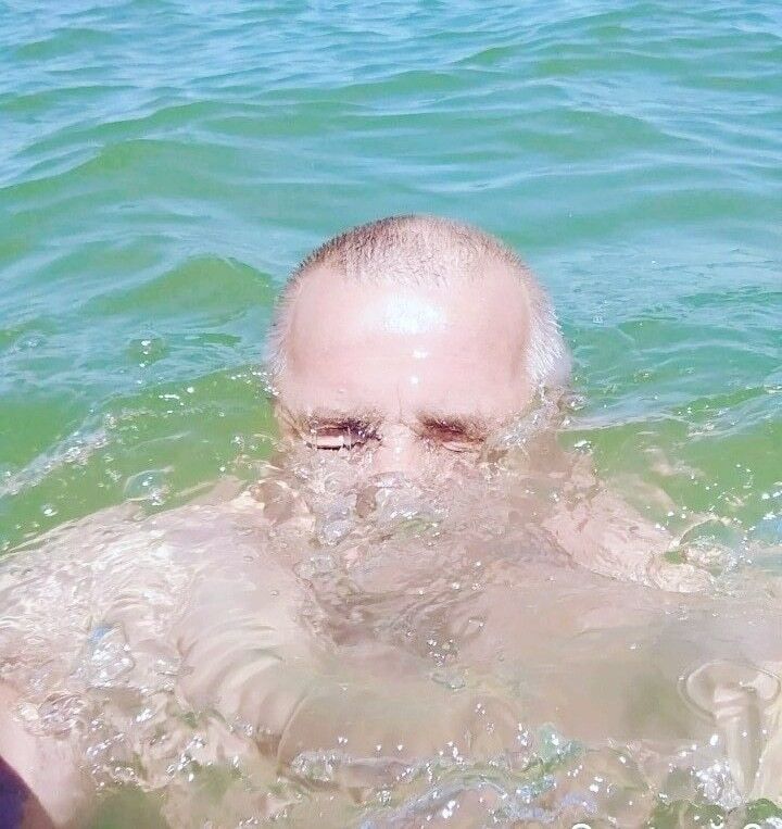  13372218  Aleksandr, 49 ,    