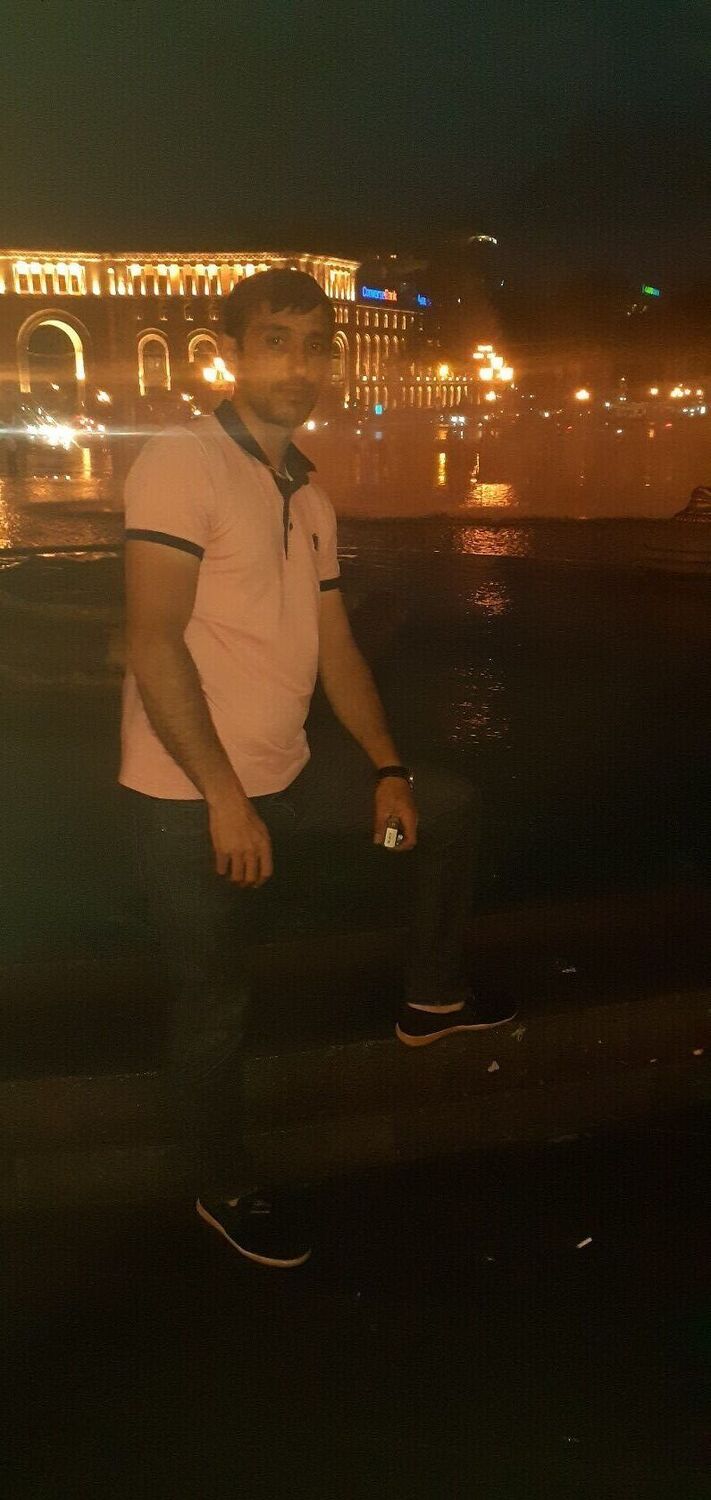  51133858  Artak, 37 ,    