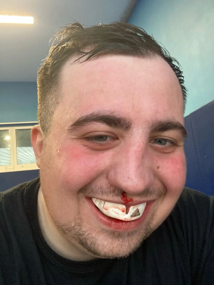  38005298  Semyon, 27 ,    -