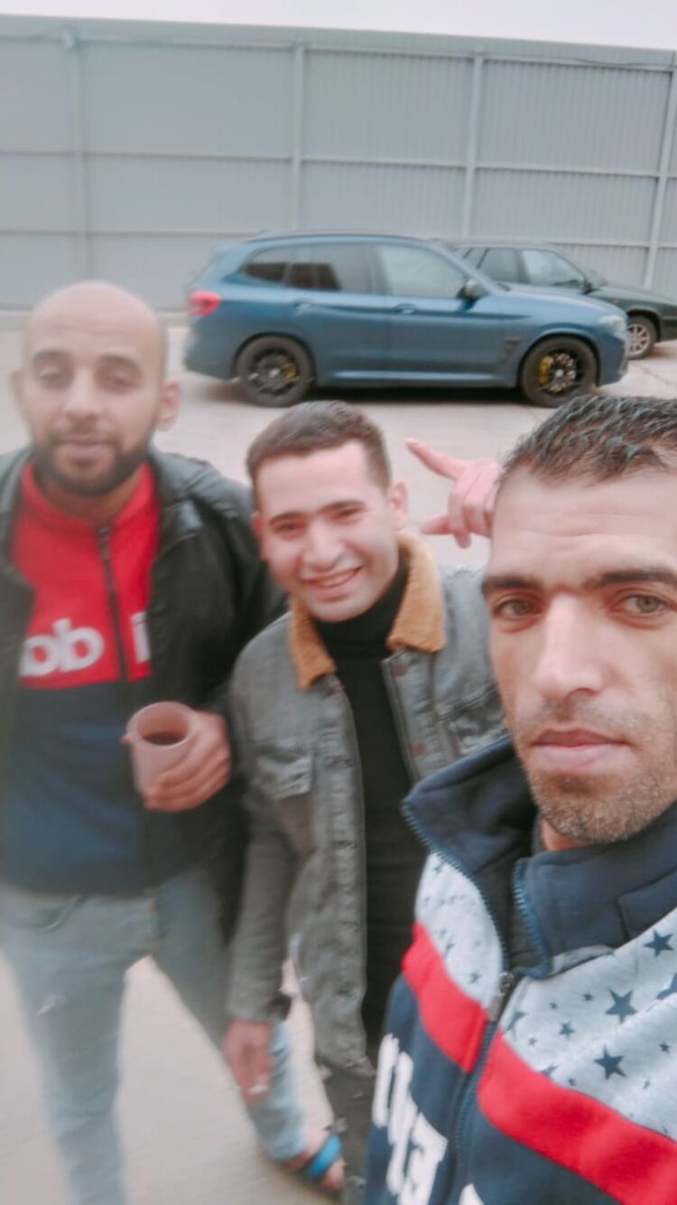  45042698  Osama, 38 ,    