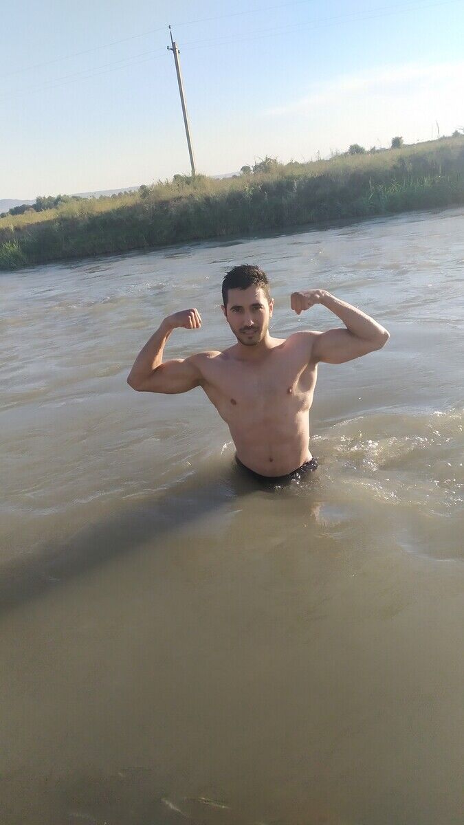  21427508  Kamolik, 26 ,    