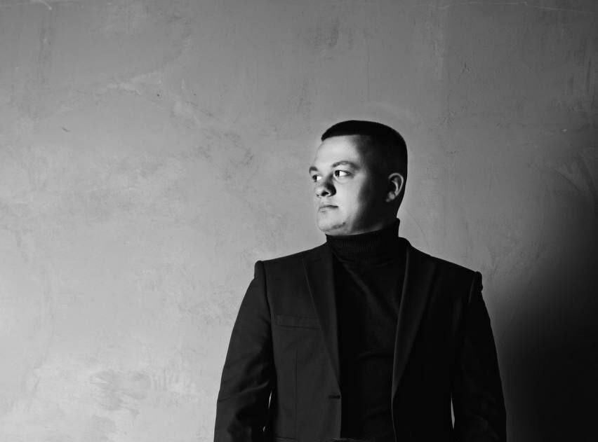  52519828  , 25 ,    --