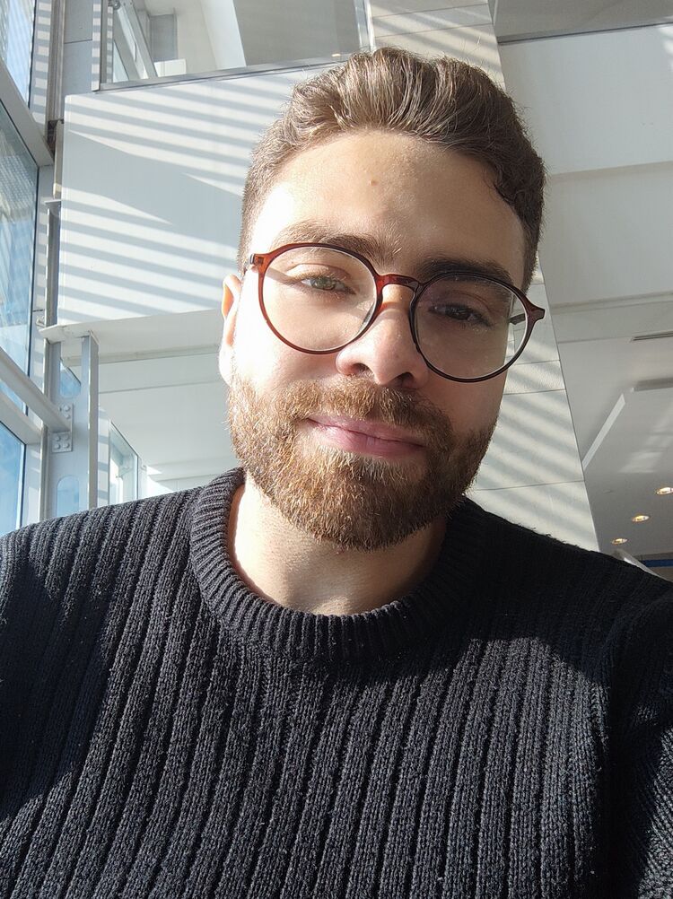  31644138  Mokhomed, 26 ,    