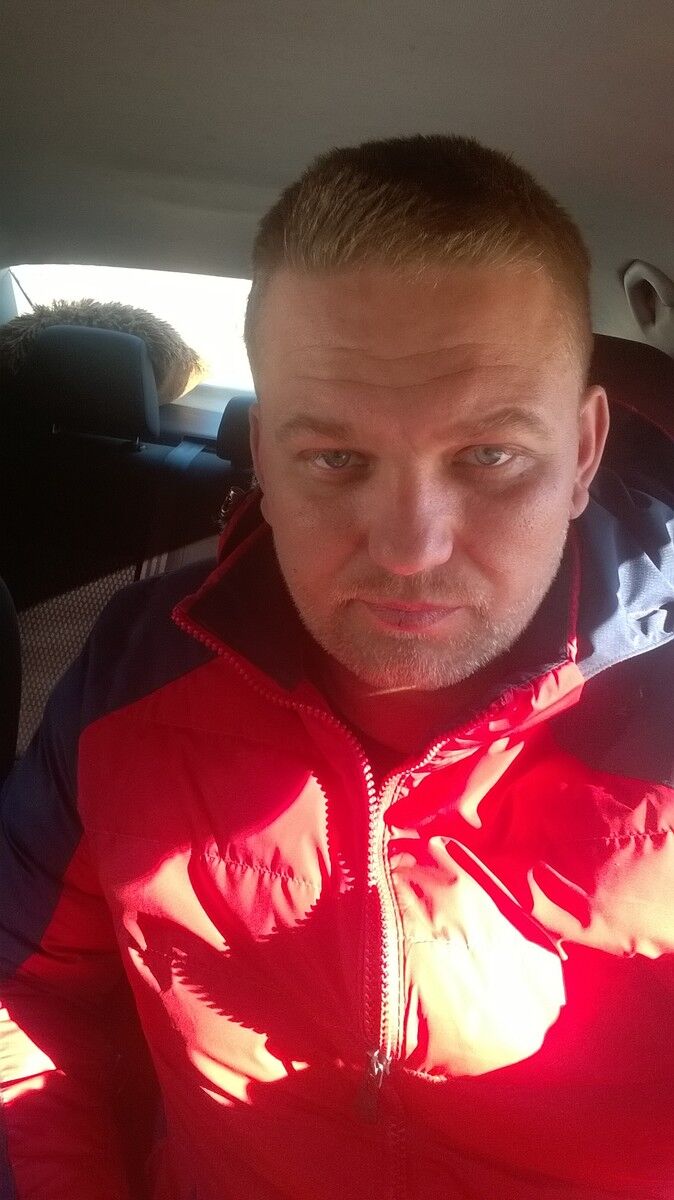  ,   Viktor, 39 ,   