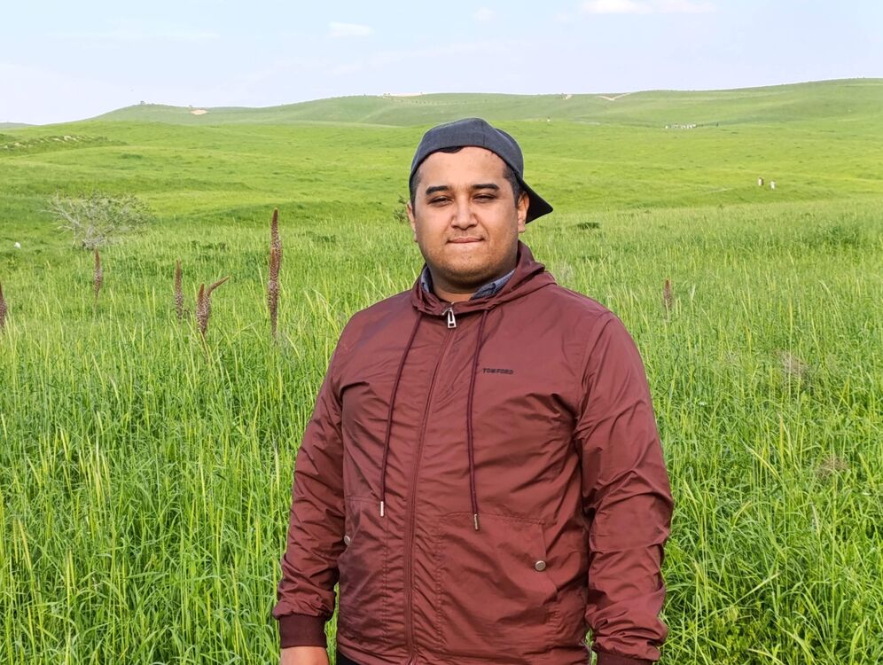  43056188  Abduazim, 37 ,    