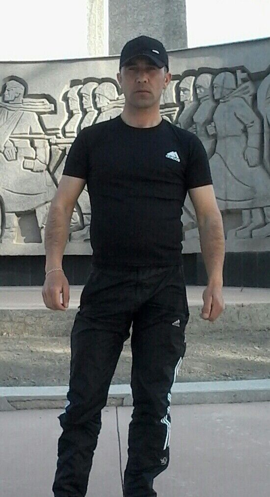  4376318  Playboi, 44 ,    