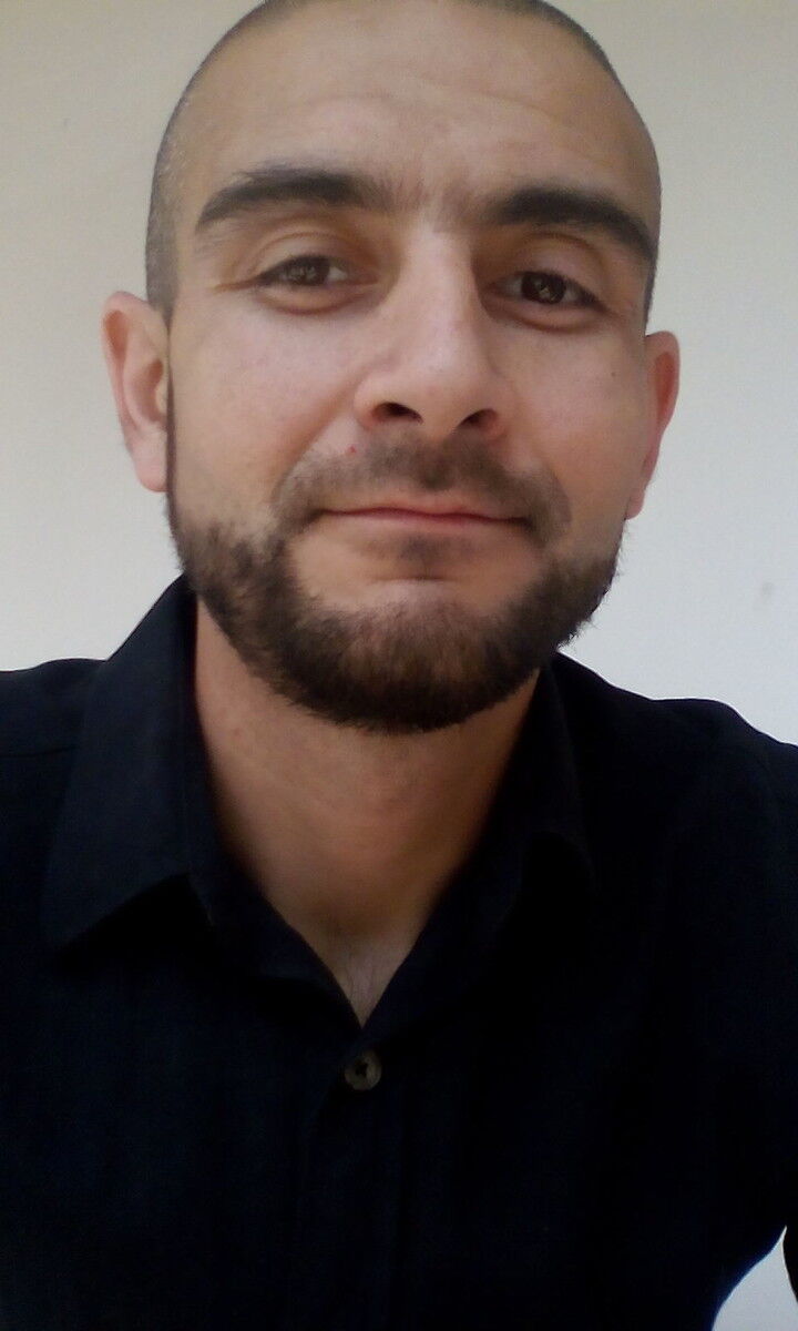  7816898  Artur, 42 ,    