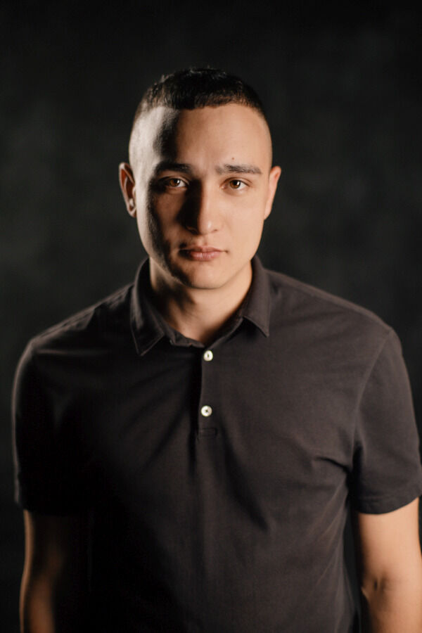  54216508  Denis, 31 ,    