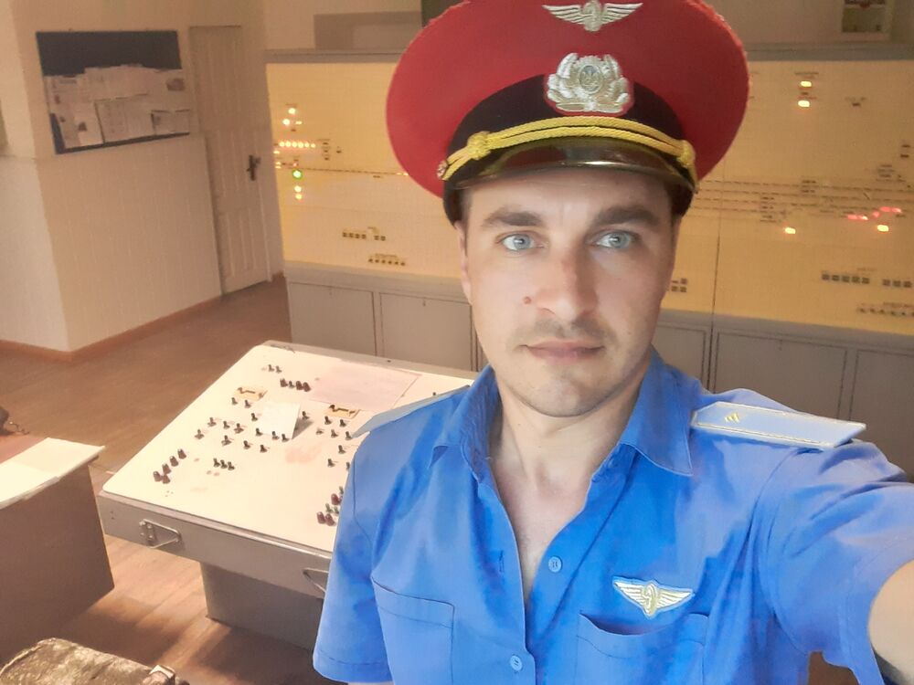  24192928  Andriy, 37 ,    