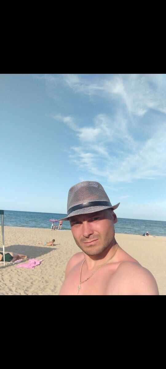  22257848  Igor, 37 ,    
