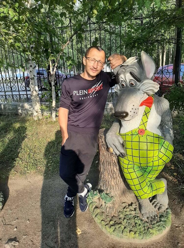  18667368  Timur, 43 ,    