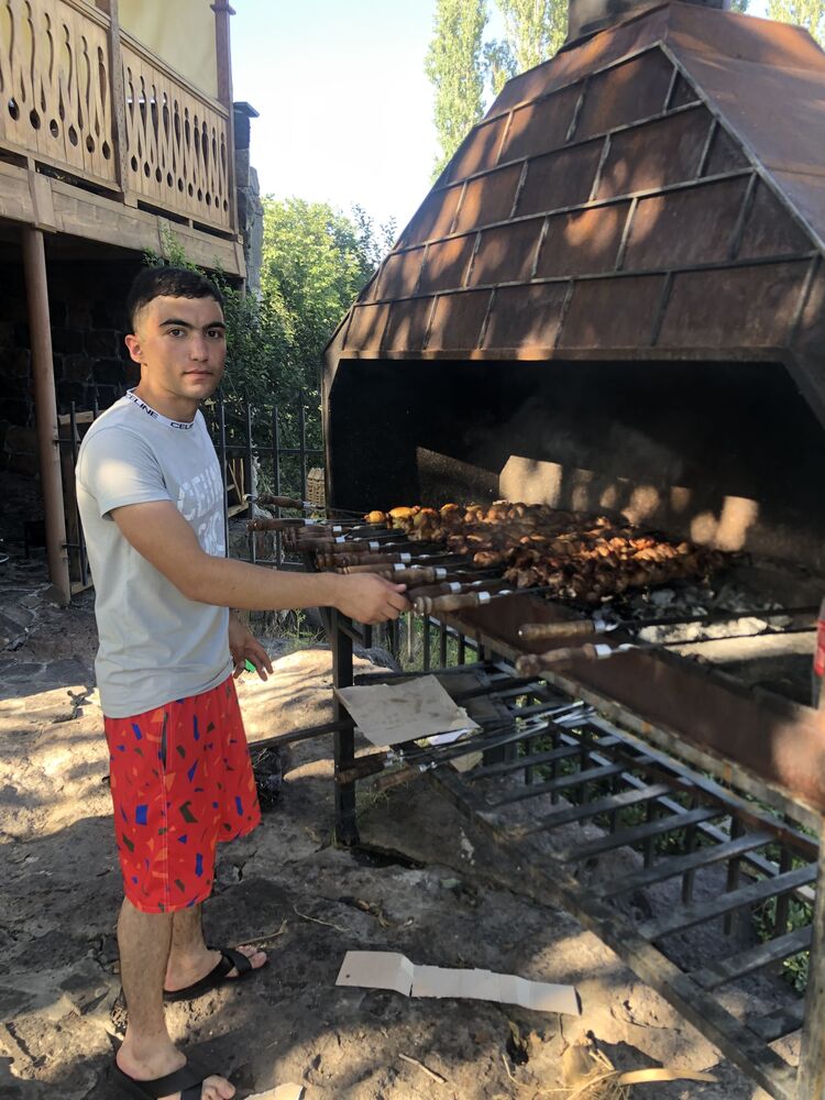  39965748  Hayk, 21 ,    