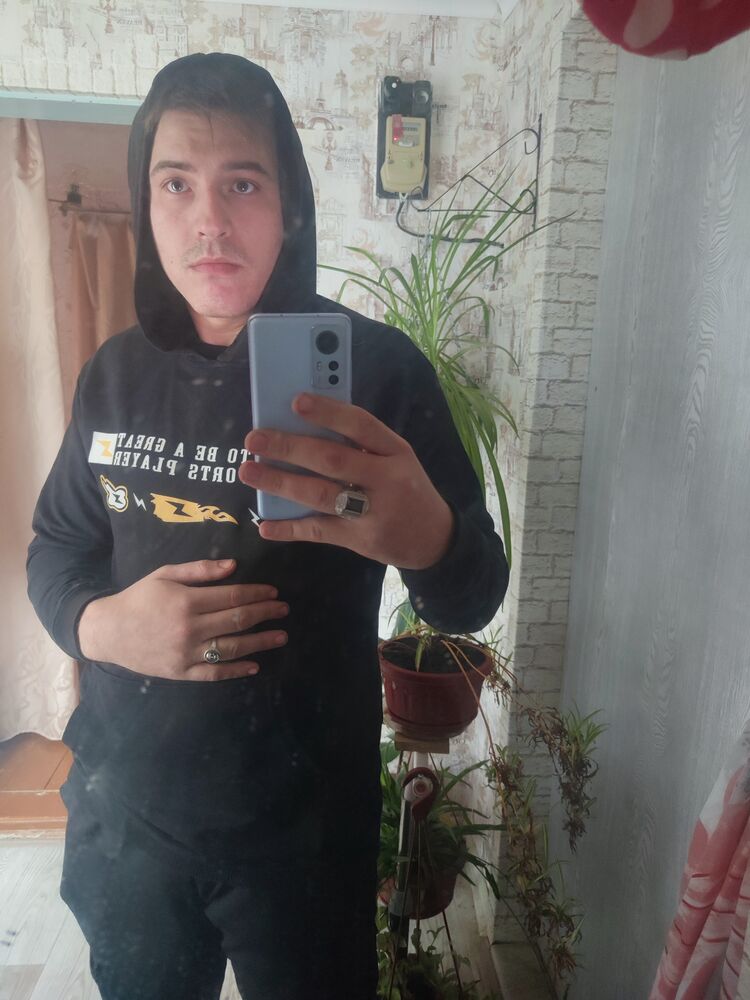  44351418  Alexander, 27 ,    