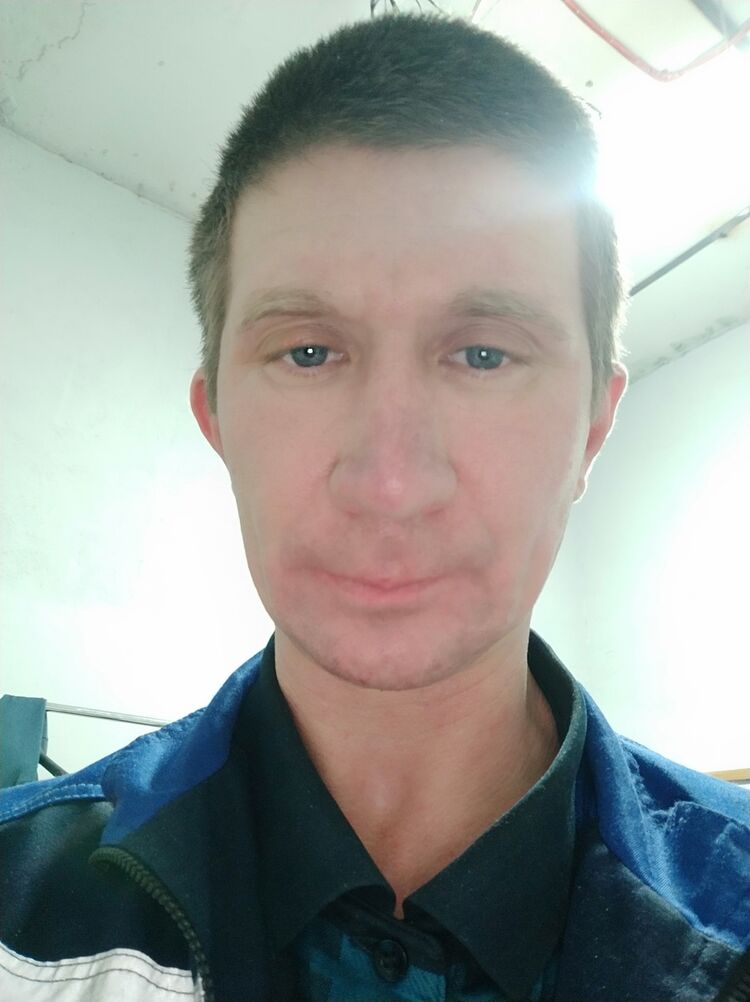  31998798  Anton, 43 ,    
