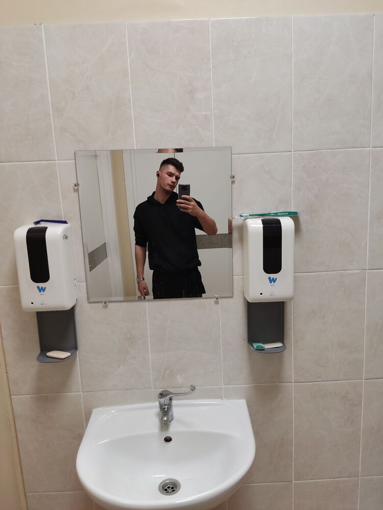  33692168  , 24 ,    