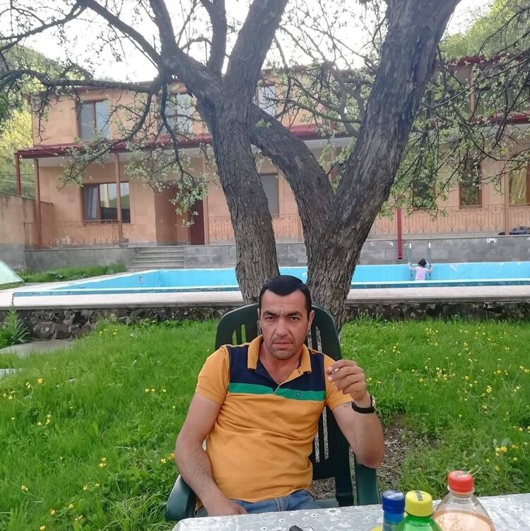  ,   Artur, 37 ,   ,   