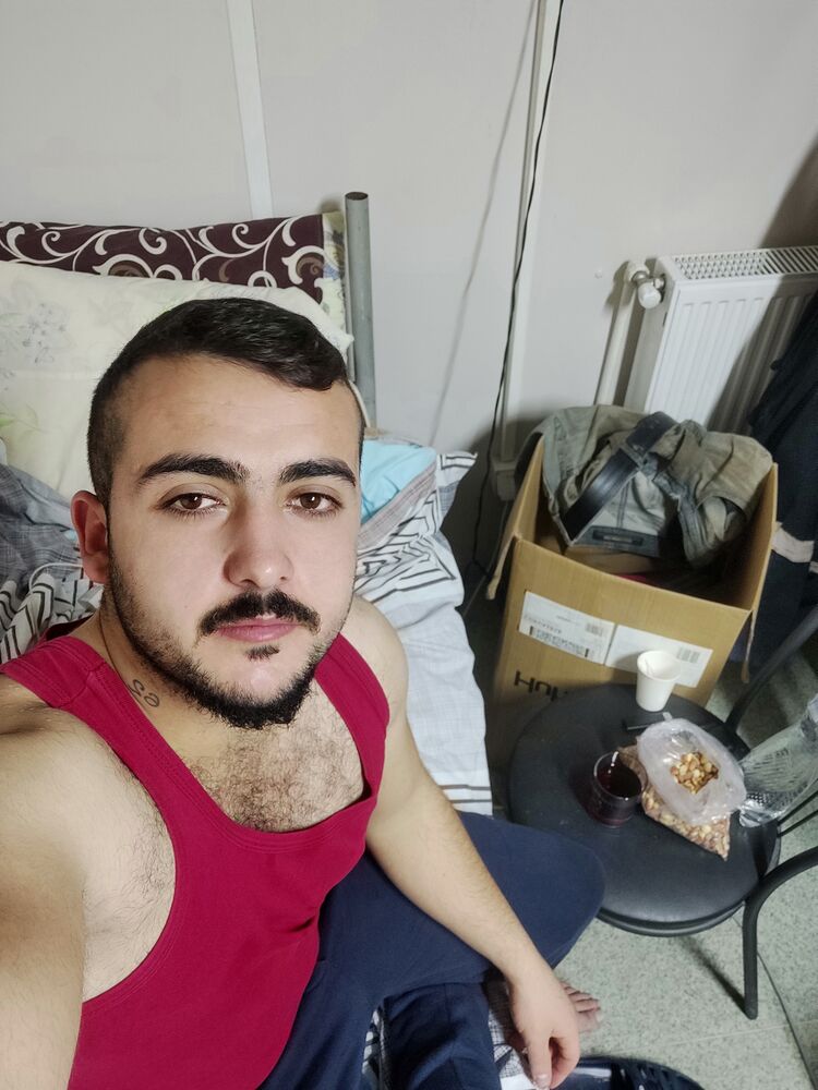  24979538  Mert, 32 ,    