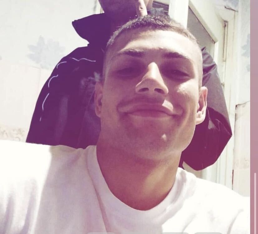  44709198  Denis, 24 ,    