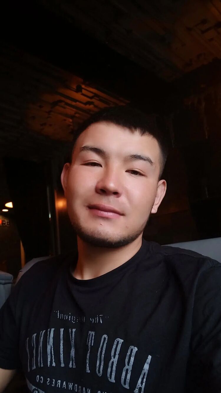  27758668  Ivan, 31 ,    