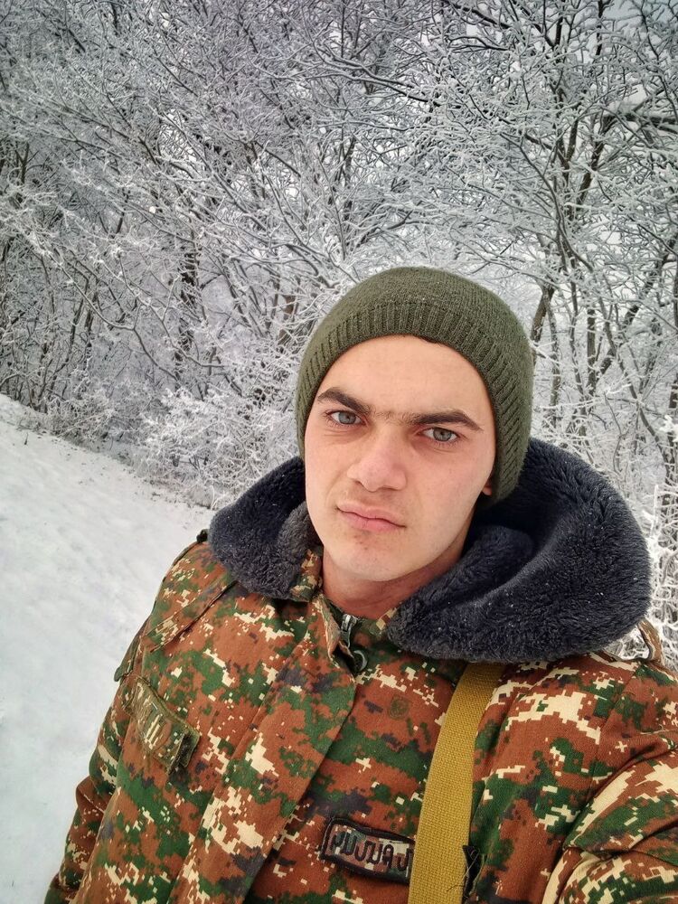  42062098  Karapetyan, 22 ,    