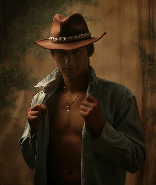  16879458  Alex, 42 ,    