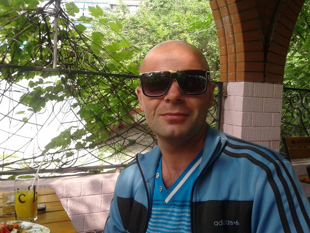  12077618  Aleks, 41 ,    