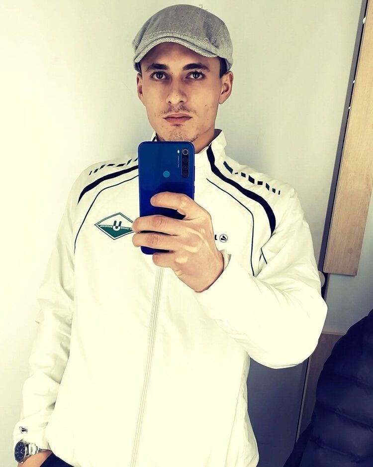  30327288  Luka, 25 ,    