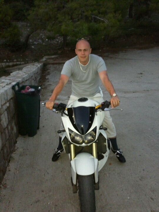  6041628  Andrej, 47 ,    