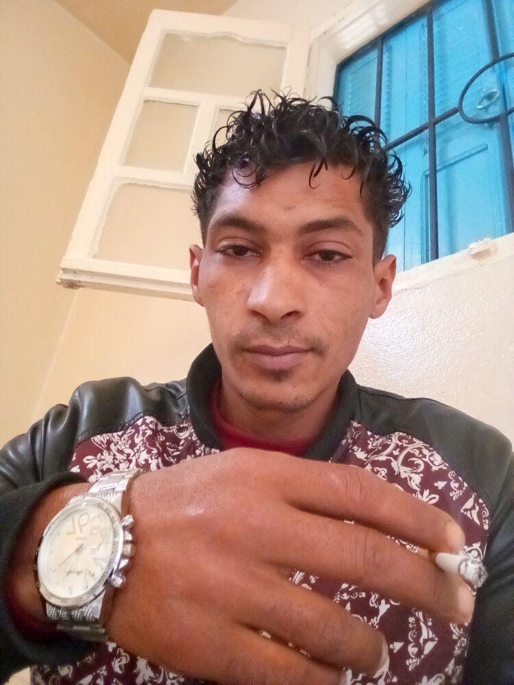  22809798  Marwen, 32 ,    