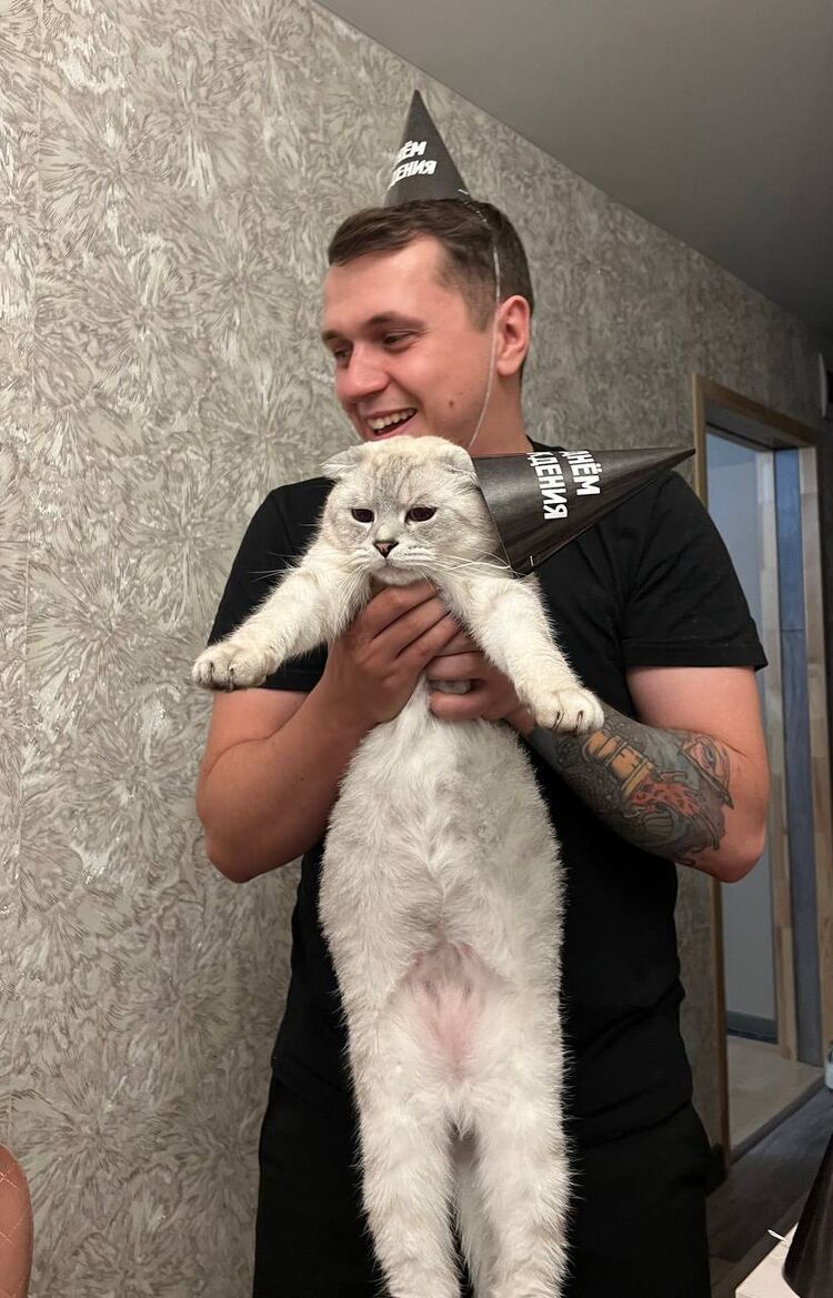  52701868  Roman, 31 ,     