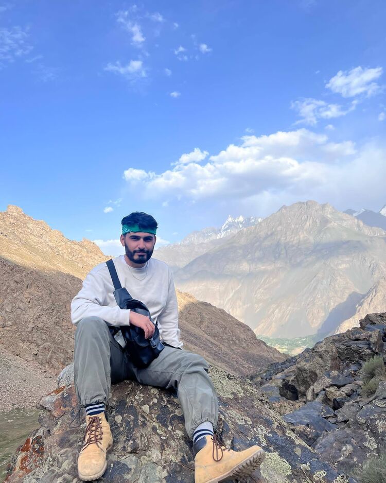  37110688  Roma, 28 ,    