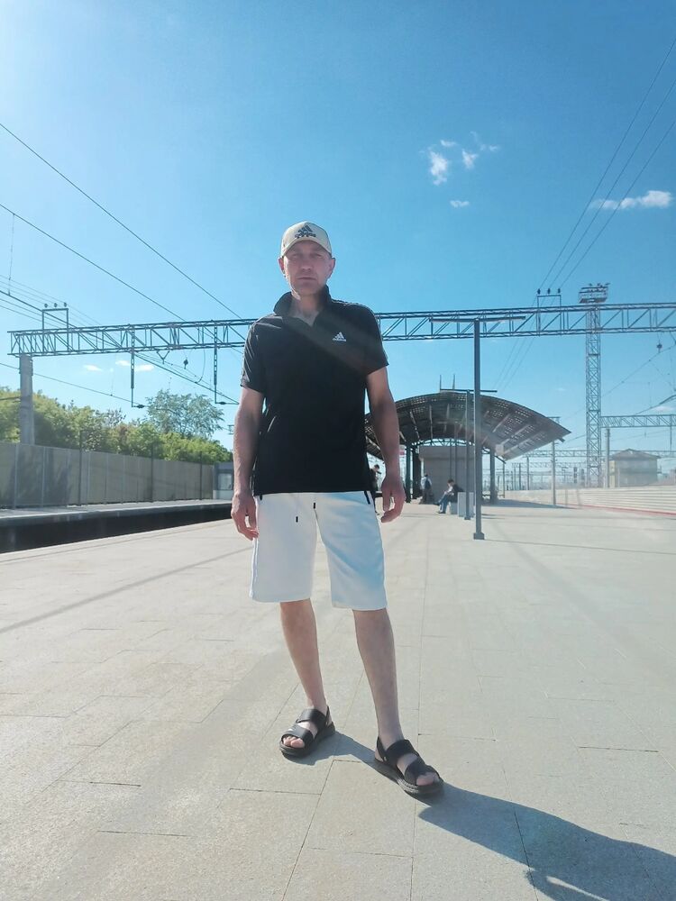  45530368  Valentin, 43 ,    