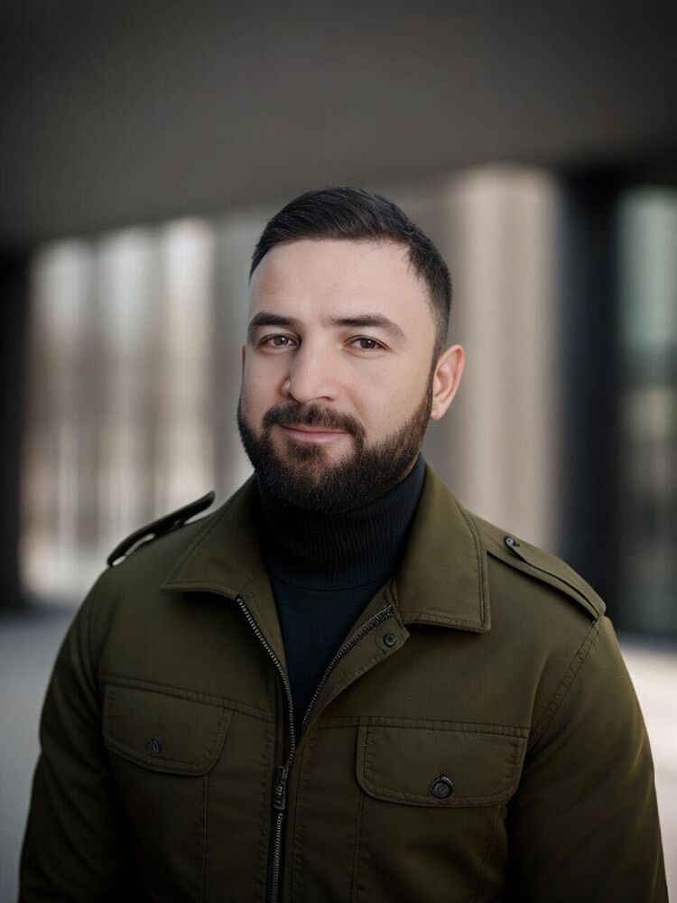  40576558  Ruslan, 36 ,    