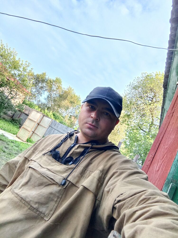  53165538  Roman, 32 ,    
