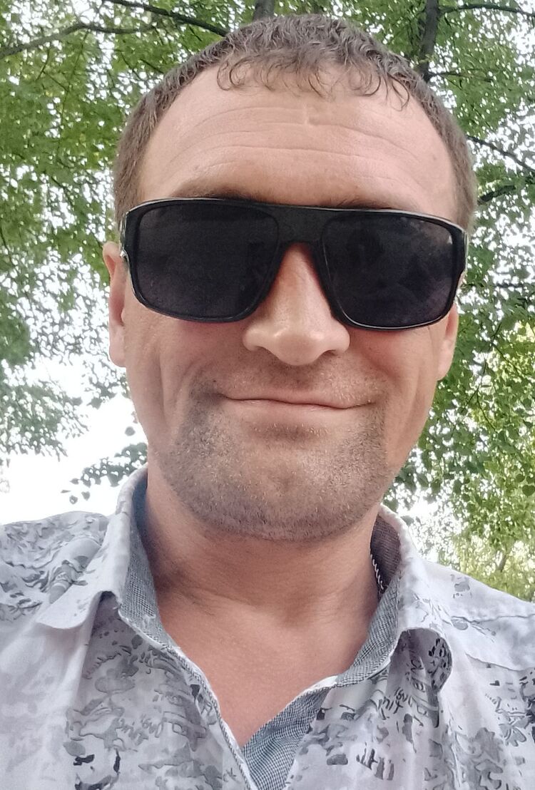  30789668  Ian, 43 ,    