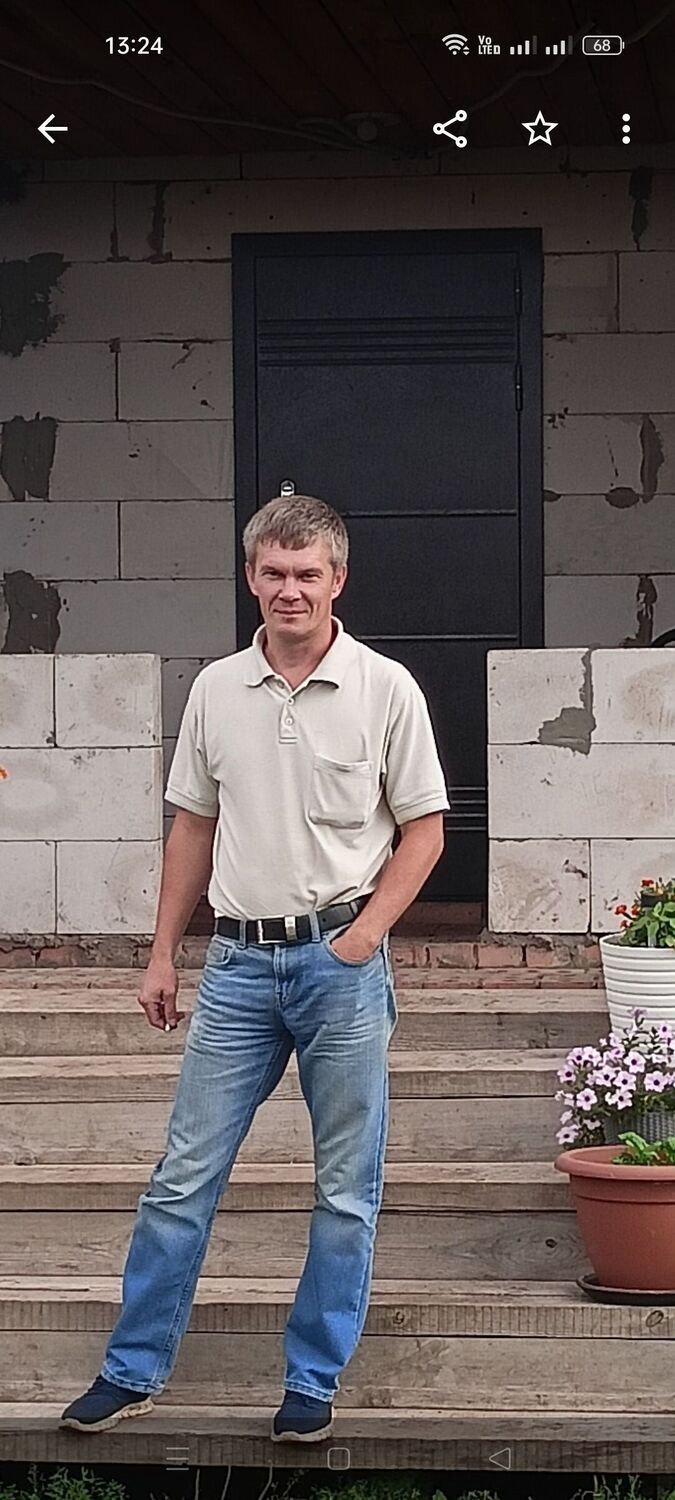  39354608  Sergei, 44 ,    