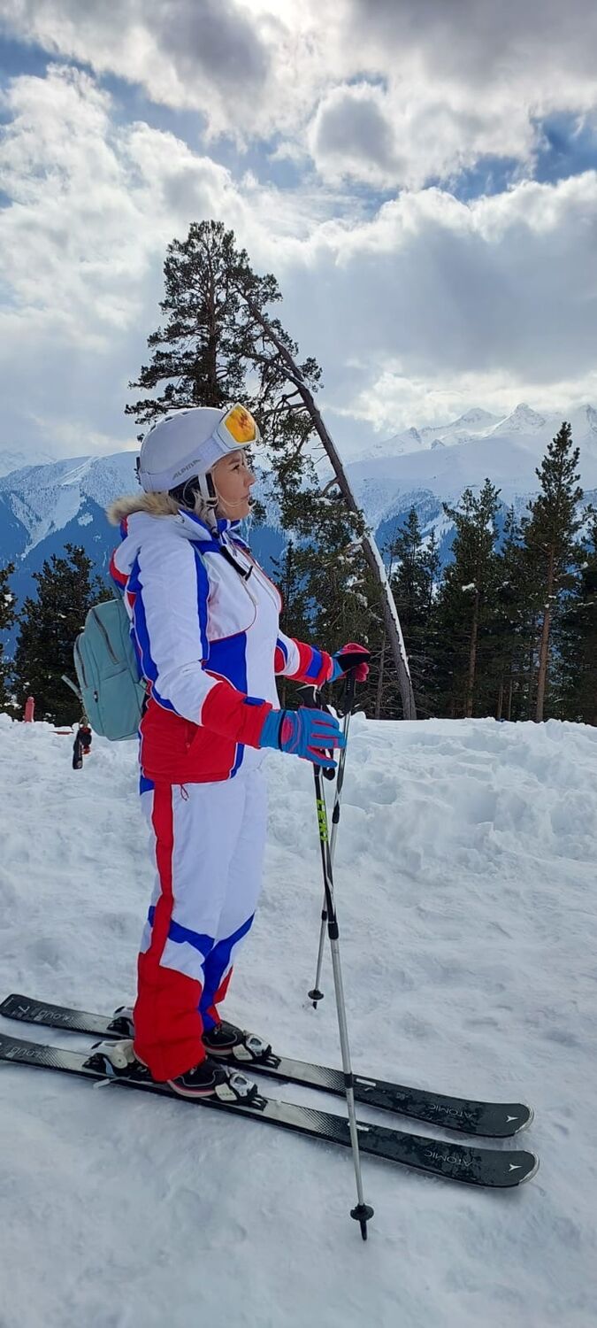  54313888  Elena, 54 ,    